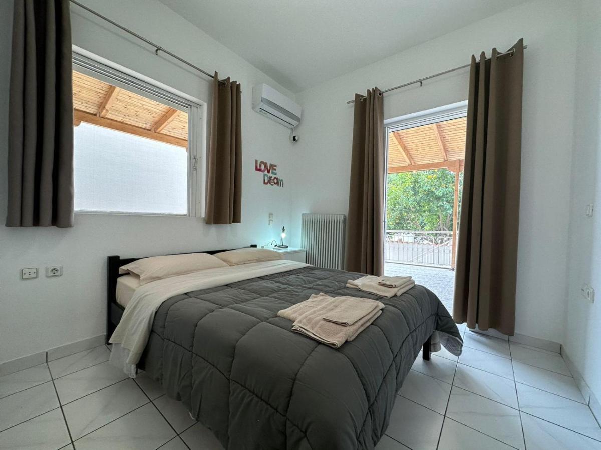 La Apartments-near Airport & Sea Apartment