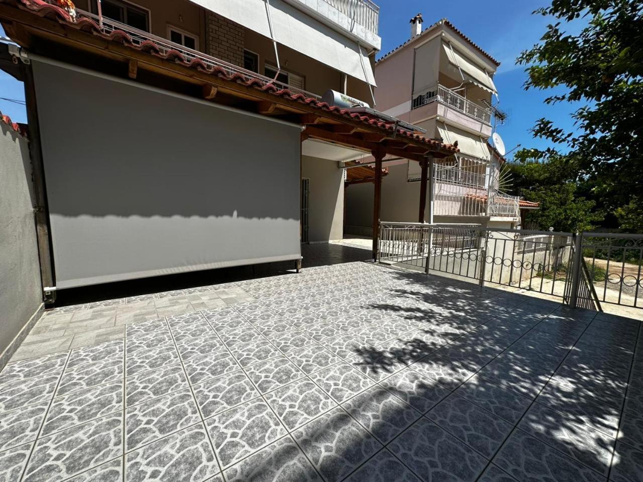 La Apartments-near Airport & Sea Apartment