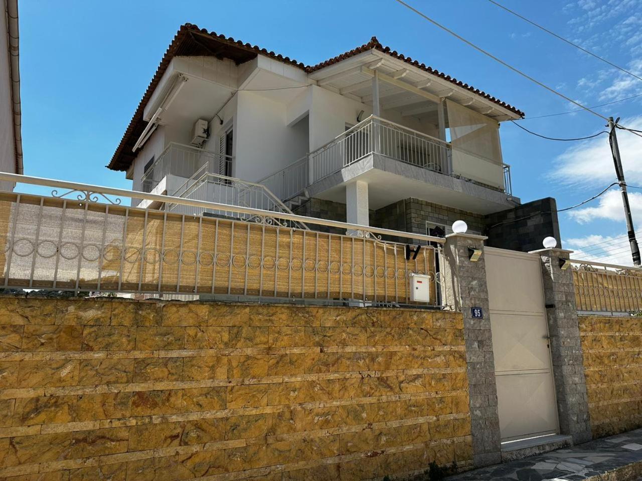 La Apartments-near Airport & Sea *